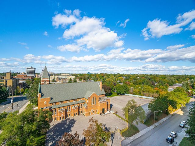 807 - 2525 Bathurst St