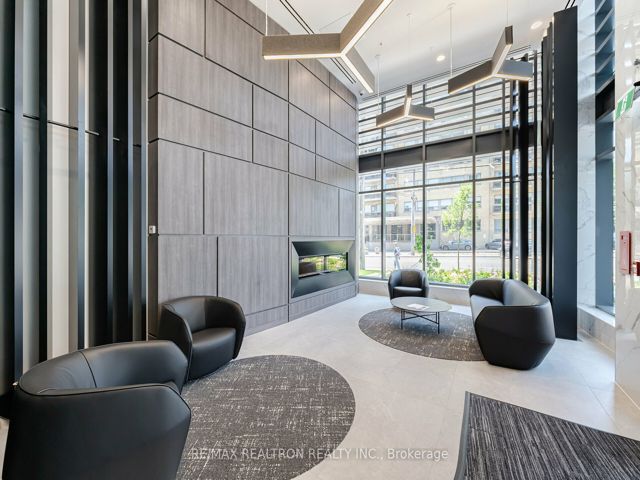 807 - 2525 Bathurst St