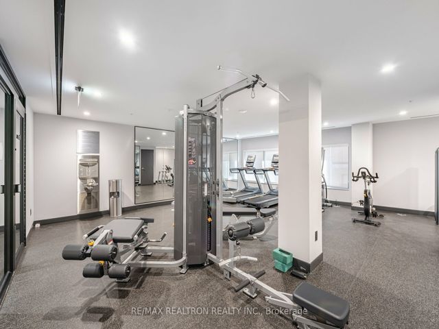 807 - 2525 Bathurst St