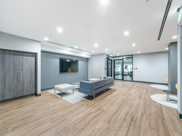 807 - 2525 Bathurst St