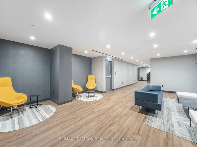 807 - 2525 Bathurst St