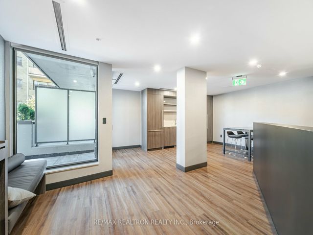 807 - 2525 Bathurst St