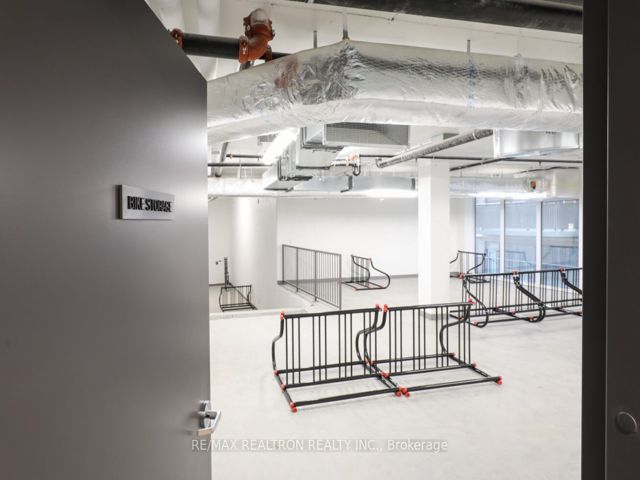 807 - 2525 Bathurst St