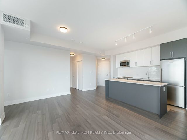 807 - 2525 Bathurst St