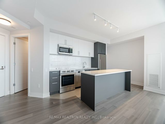 807 - 2525 Bathurst St
