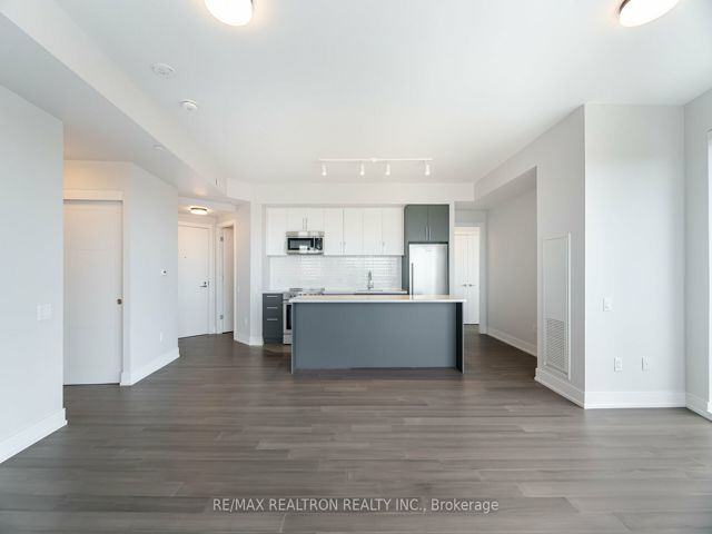 807 - 2525 Bathurst St