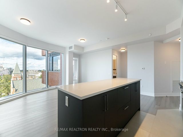 807 - 2525 Bathurst St