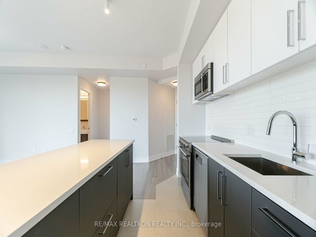 807 - 2525 Bathurst St