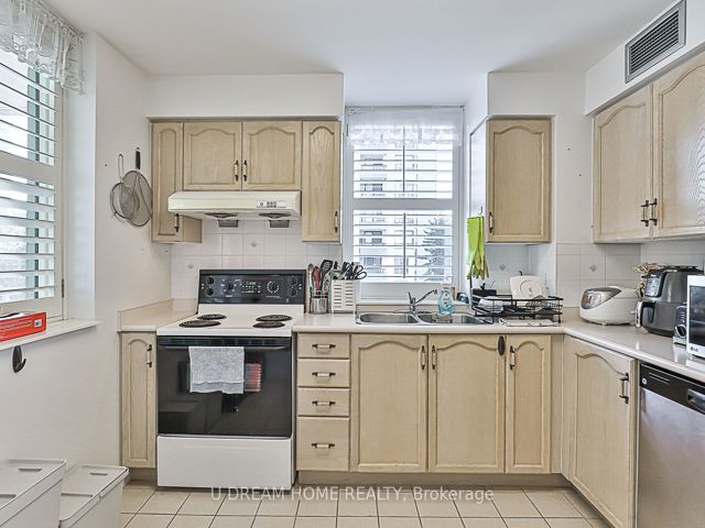 400 - 28 Pemberton Ave