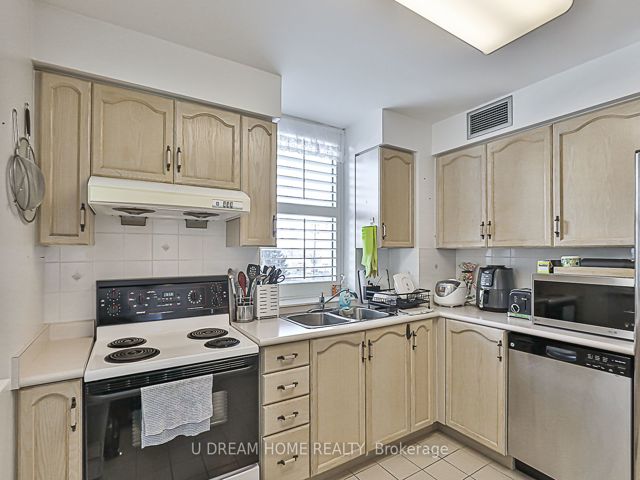 400 - 28 Pemberton Ave