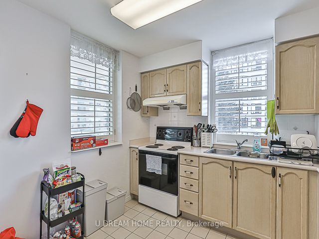 400 - 28 Pemberton Ave