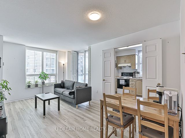400 - 28 Pemberton Ave