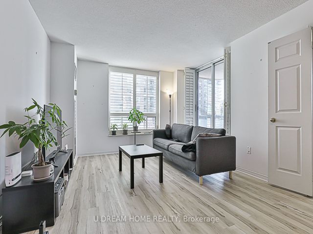 400 - 28 Pemberton Ave