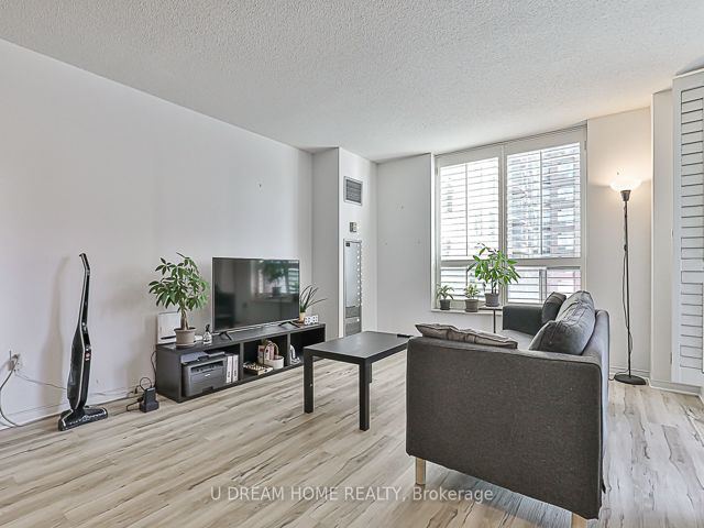 400 - 28 Pemberton Ave