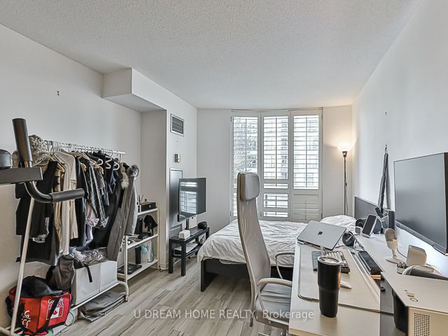 400 - 28 Pemberton Ave