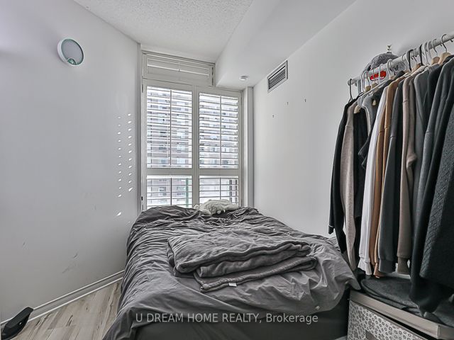 400 - 28 Pemberton Ave