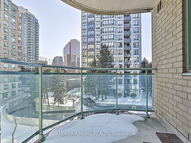 400 - 28 Pemberton Ave