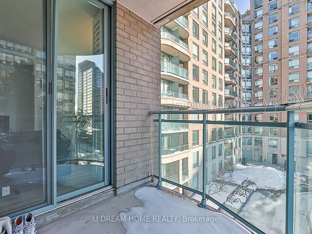 400 - 28 Pemberton Ave