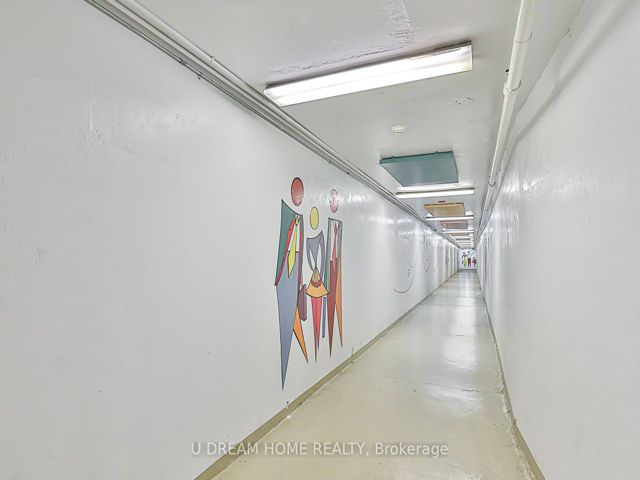 400 - 28 Pemberton Ave