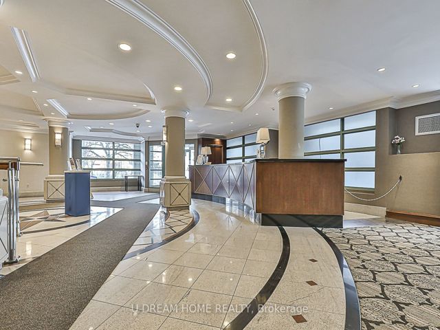 400 - 28 Pemberton Ave