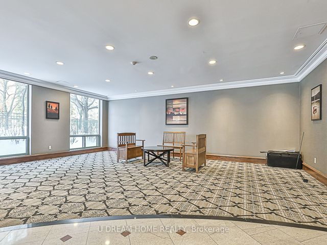 400 - 28 Pemberton Ave