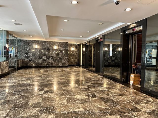104 - 5785 Yonge St