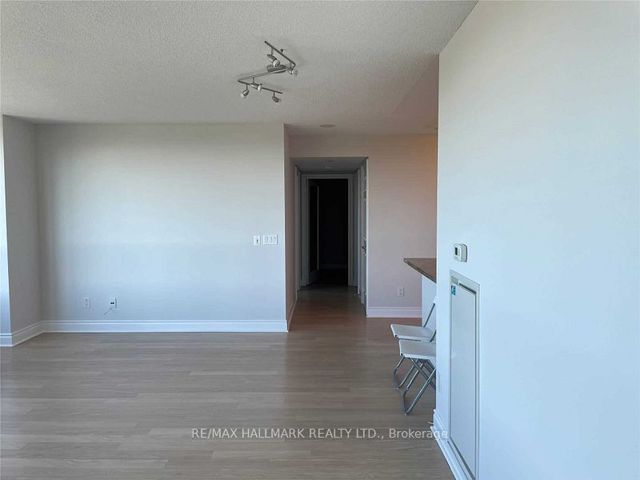 706 - 15 Greenview Ave