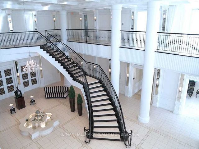 706 - 15 Greenview Ave