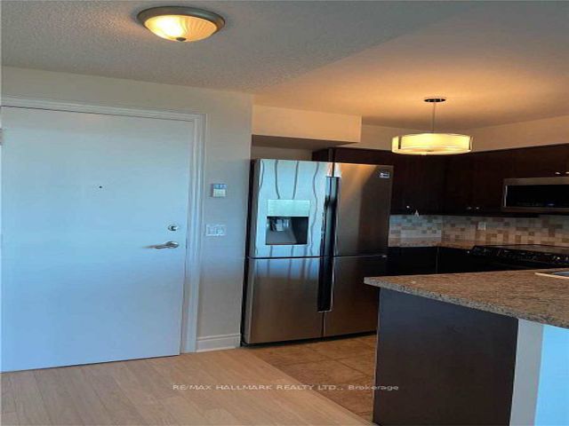 706 - 15 Greenview Ave