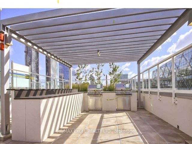 2705 - 15 Queens Quay E