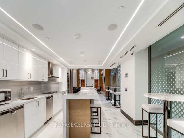 2705 - 15 Queens Quay E