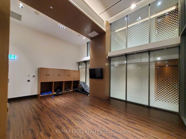 2705 - 15 Queens Quay E