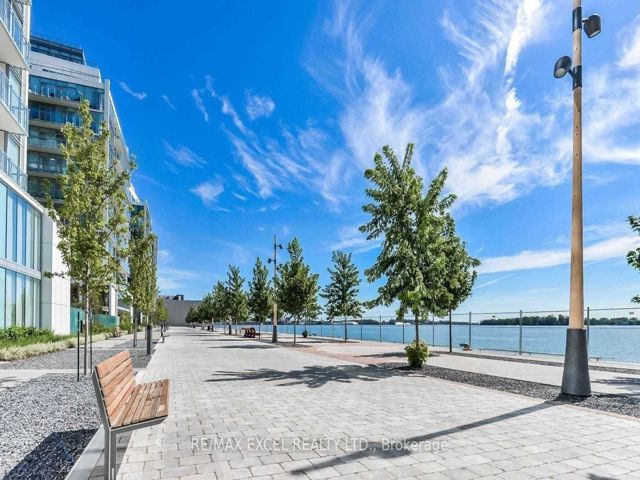 2705 - 15 Queens Quay E