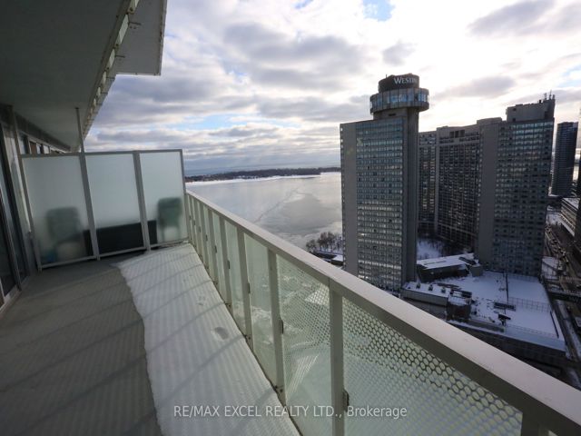 2705 - 15 Queens Quay E