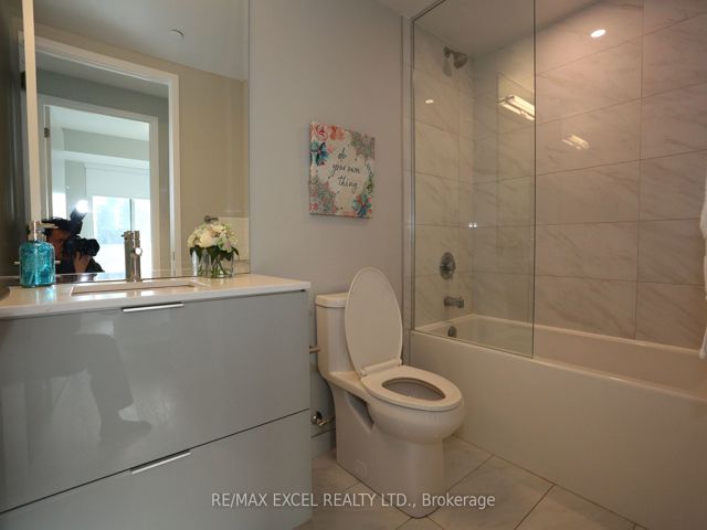 2705 - 15 Queens Quay E
