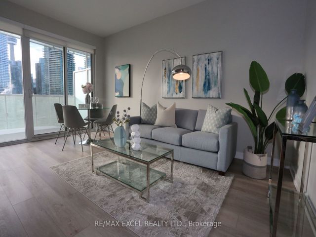 2705 - 15 Queens Quay E