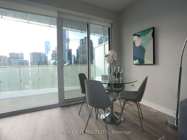 2705 - 15 Queens Quay E