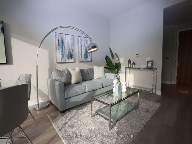 2705 - 15 Queens Quay E