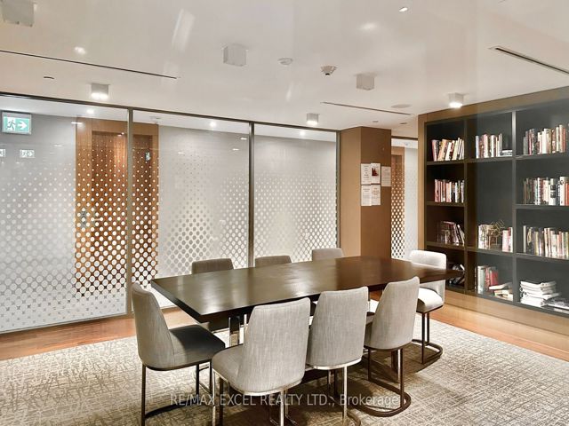 2705 - 15 Queens Quay E