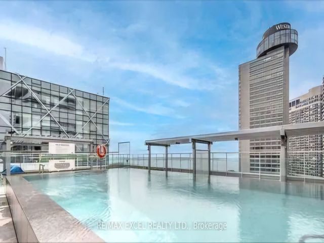2705 - 15 Queens Quay E