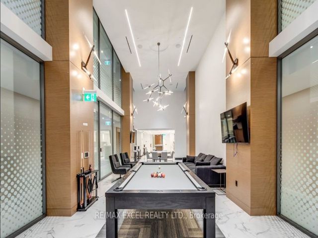 2705 - 15 Queens Quay E