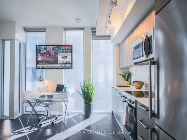 1510 - 28 Wellesley St E