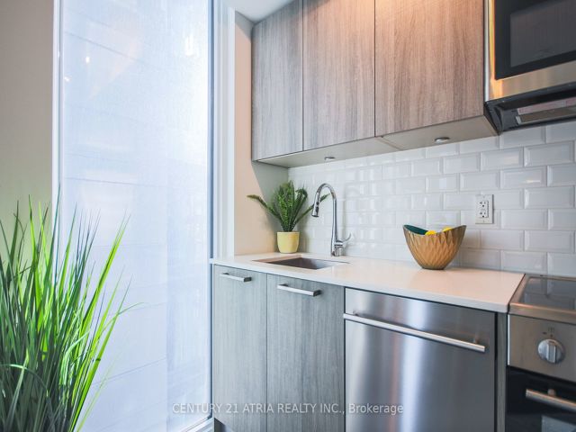 1510 - 28 Wellesley St E
