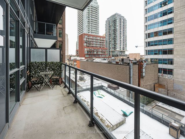 506 - 30 Roehampton Ave