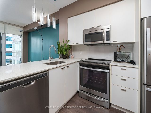 506 - 30 Roehampton Ave