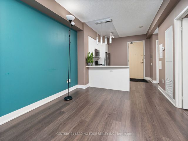 506 - 30 Roehampton Ave