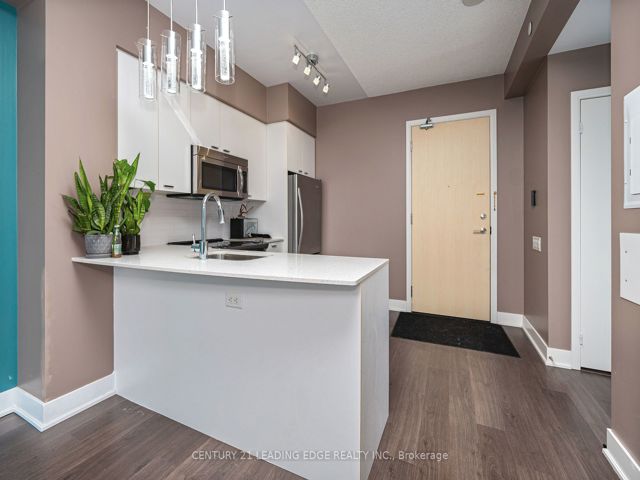 506 - 30 Roehampton Ave