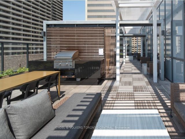 4510 - 25 Selby St