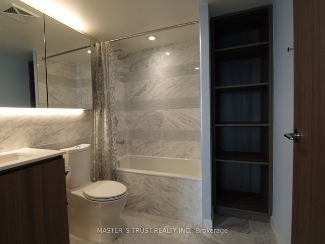 2211 - 19 Bathurst St