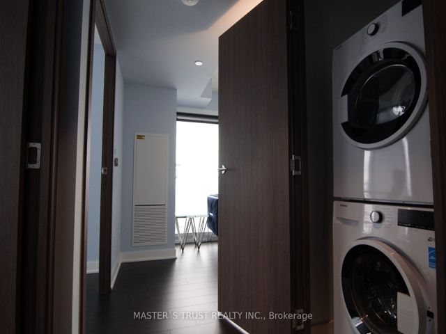 2211 - 19 Bathurst St